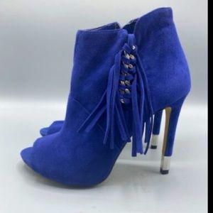 Guess blue suede peep toe bootie heels with chain and fringe detail size 5